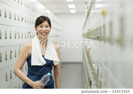 體育俱樂部婦女更衣室健身房圖像 33413585