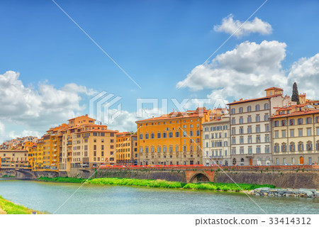Beautiful landscape view bank of the Arno River 33414312