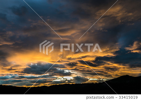 傍晚太陽雲颱風瞬間湖中山 傍晚太陽雲颱風瞬間湖中山 33415019