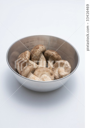 Shiitake in a bowl 33416469