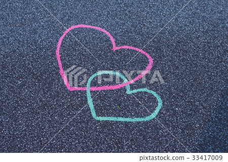 Two hearts drawing chalk on the asphalt Two hearts drawing chalk on the asphalt 33417009