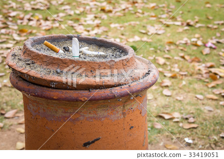 Smoked cigarettes in a dirty ashtray Smoked cigarettes in a dirty ashtray 33419051