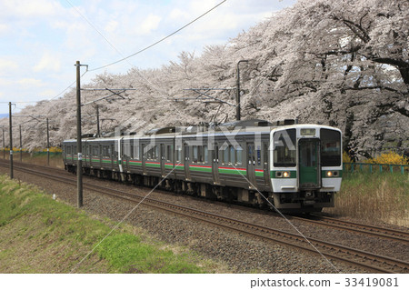 The Tohoku Main Line series 719 (Sendai area) going at first sight The Tohoku Main Line series 719 (Sendai area) going at first sight 33419081