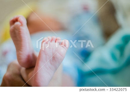 Newborn 33422075