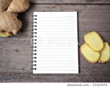 Ginger root with blank notepad 33424478