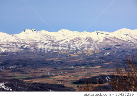 Niseko mountain range of early spring seen from Honjo mountain climbing Niseko mountain range of early spring seen from Honjo mountain climbing 33425259