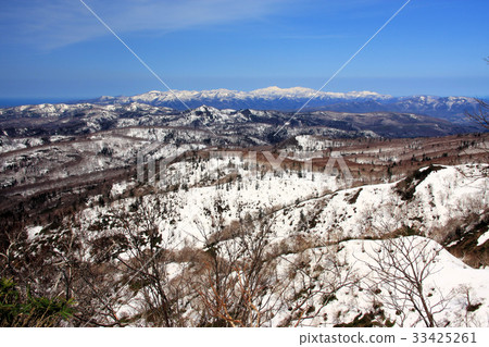 Mountain range of Shakotan Peninsula seen from Honshu mountain climbing in early spring Mountain range of Shakotan Peninsula seen from Honshu mountain climbing in early spring 33425261