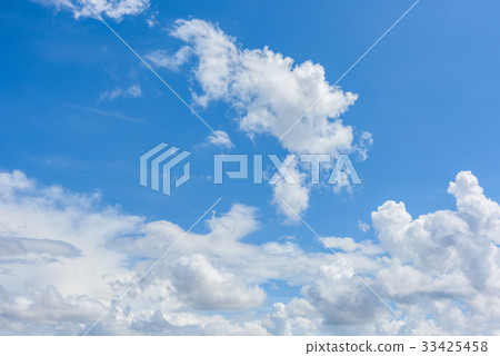 Beautiful cirrus clouds against the blue sky 33425458