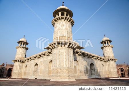 Strong white fort Strong white fort 33425813