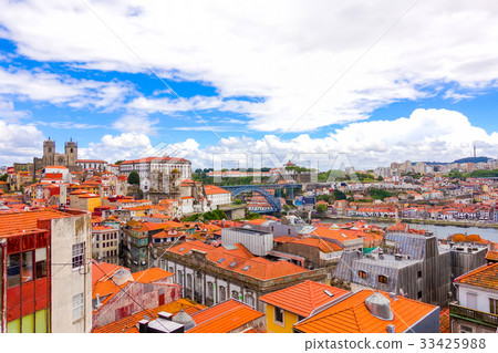 View over the old town of Porto, Portugal View over the old town of Porto, Portugal 33425988
