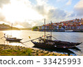 The old town of Porto and traditional Rabelo boats 33425993
