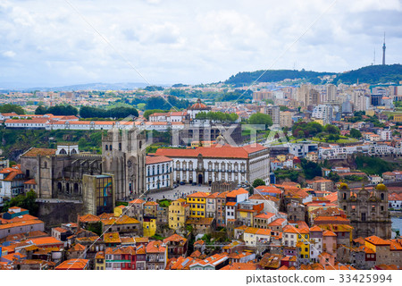 View over the old town of Porto, Portugal View over the old town of Porto, Portugal 33425994