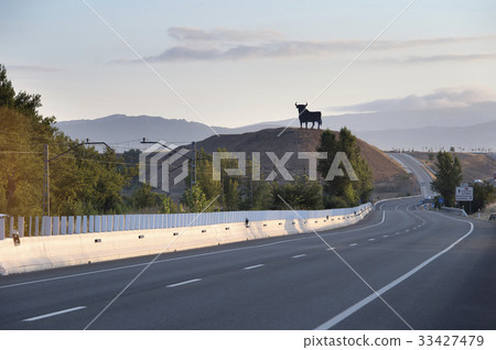 Black bull statue on road 33427479