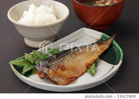 Teriyaki set meal of salmon 33427609