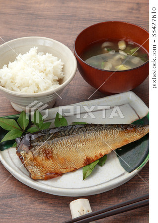 Teriyaki set meal of salmon 33427610