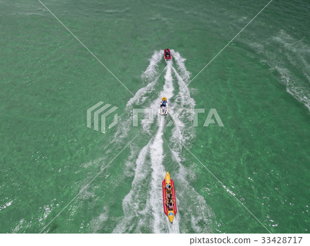 Tourists enjoying ride a banana boat 33428717