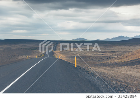 Endless Icelandic Highway Endless Icelandic Highway 33428884