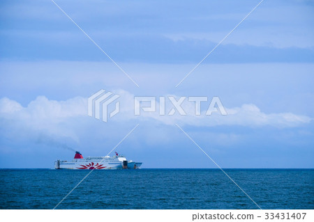 汽車渡輪進入港口 33431407