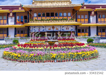 Norbulingka Dalai Lama summer palace, Lhasa 33431542