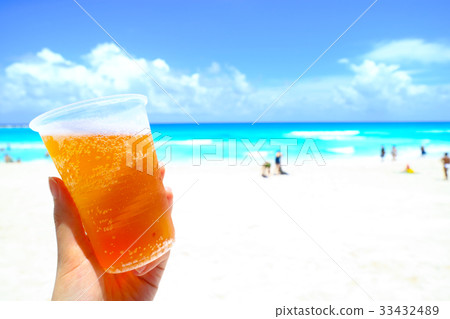 在坎昆海灘喝啤酒 33432489