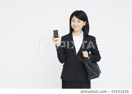 business woman commuting 33432836