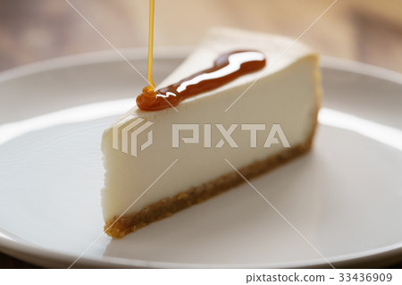 caramel sauce pour on slice of traditional new caramel sauce pour on slice of traditional new 33436909