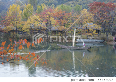 秋天,京畿道龍仁市龍仁民俗村 秋天,京畿道龍仁市龍仁民俗村 33438092