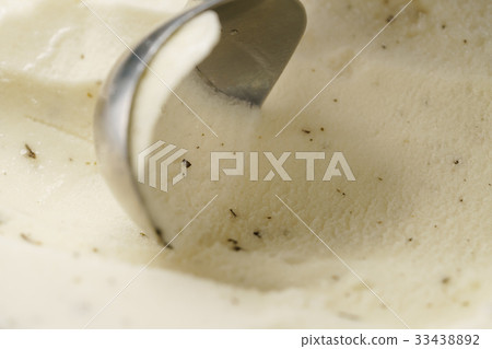 closeup of scooping lemon mint sorbet 33438892