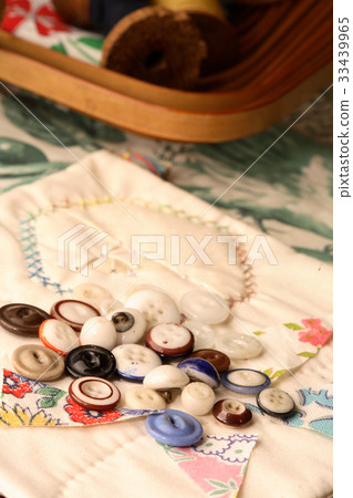 Buttons, quilts 33439965