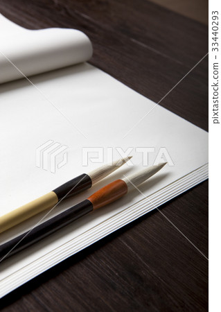 brush 33440293