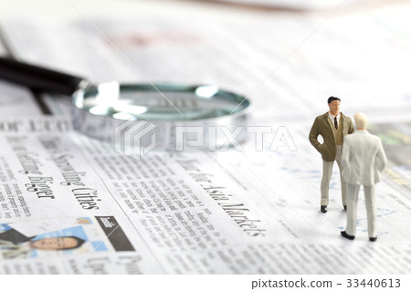 Magnifying glass, miniature 33440613