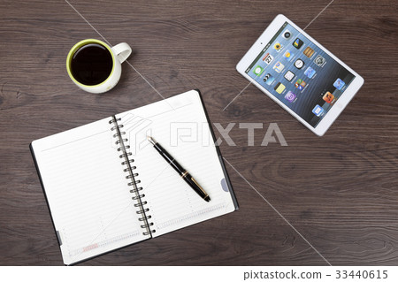 平板電腦，鋼筆，日記，咖啡 33440615