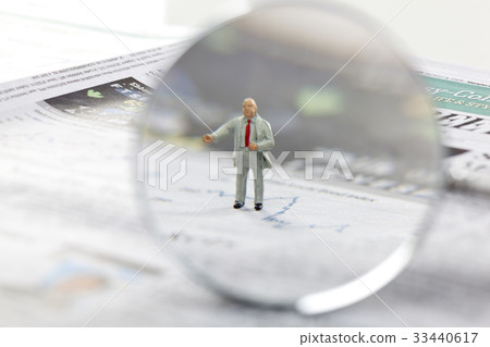 Magnifying glass, miniature 33440617