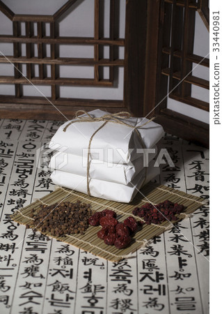 Chinese characters, Chinese medicine, packaging, bokbunja, jujube, omija 33440981