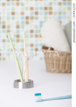 toothbrush 33441228
