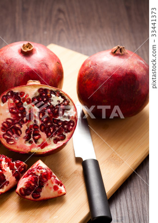 Pomegranate 33441373