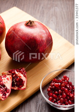 Pomegranate 33441377