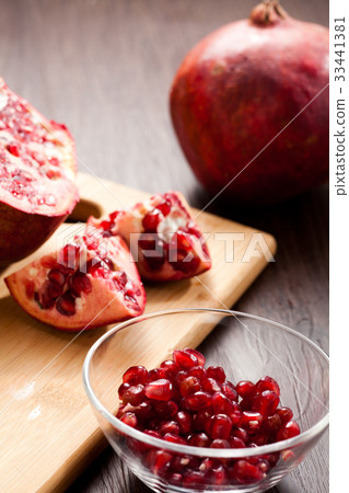 Pomegranate 33441381