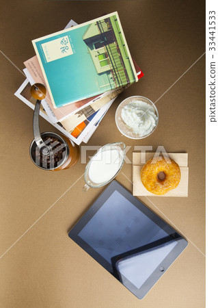 咖啡，書籍，咖啡摩卡，iPad，甜甜圈，耳機 33441533
