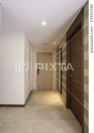 entrance entrance 33442486