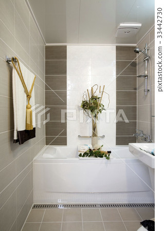restroom 33442730