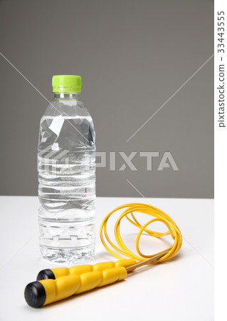 飲食，瓶裝水，跳繩 33443555