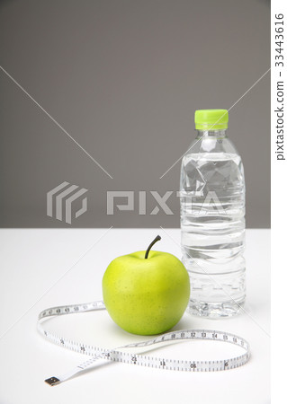 飲食，蘋果，捲尺，瓶裝水 33443616