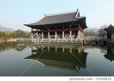 首爾鐘路區景福宮的Gyeonghoeru(國寶第224號) 首爾鐘路區景福宮的Gyeonghoeru(國寶第224號) 33444628