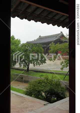 Rain，Myunggungmun（Treasure 385），Changgyeonggung，Jongno-gu，Seoul 33444892