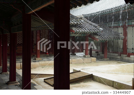 Byeongjeonjeon (National treasure No.226), Changgyeonggung, Jongno-gu, Seoul Byeongjeonjeon (National treasure No.226), Changgyeonggung, Jongno-gu, Seoul 33444907