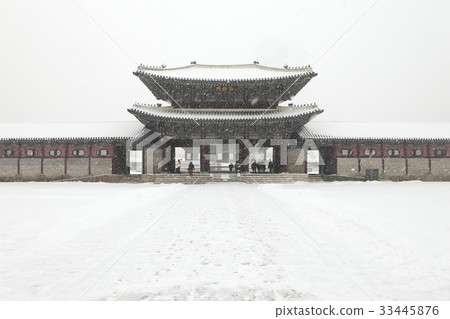 首爾鐘路區景福宮的Kunjungmun門（寶藏812號） 33445876