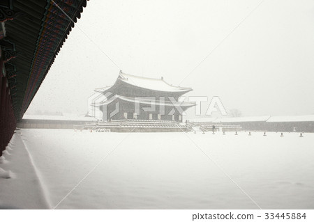 Kunjeongjeon (National Treasure No.223), Gyeongbokgung Palace, Jongno-gu, Seoul 33445884