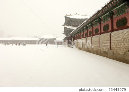 Kunjungmun Gate (Treasure 812), Gyeongbokgung Palace, Jongno-gu, Seoul Kunjungmun Gate (Treasure 812), Gyeongbokgung Palace, Jongno-gu, Seoul 33445979