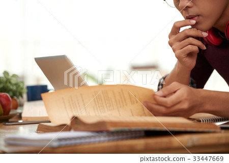 Searching for knowledge Searching for knowledge 33447669